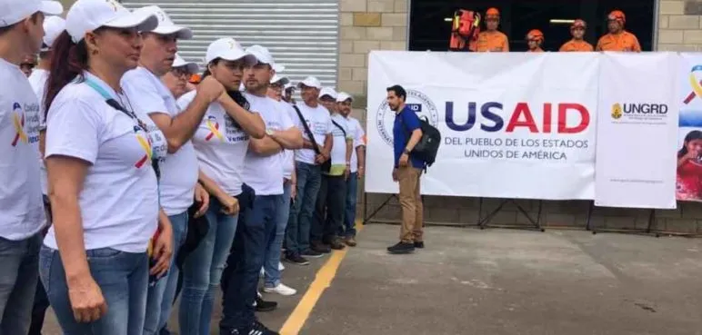 Gli USA tagliano i fondi all’USAID. Panico tra i professionisti delle “rivoluzione colorate”